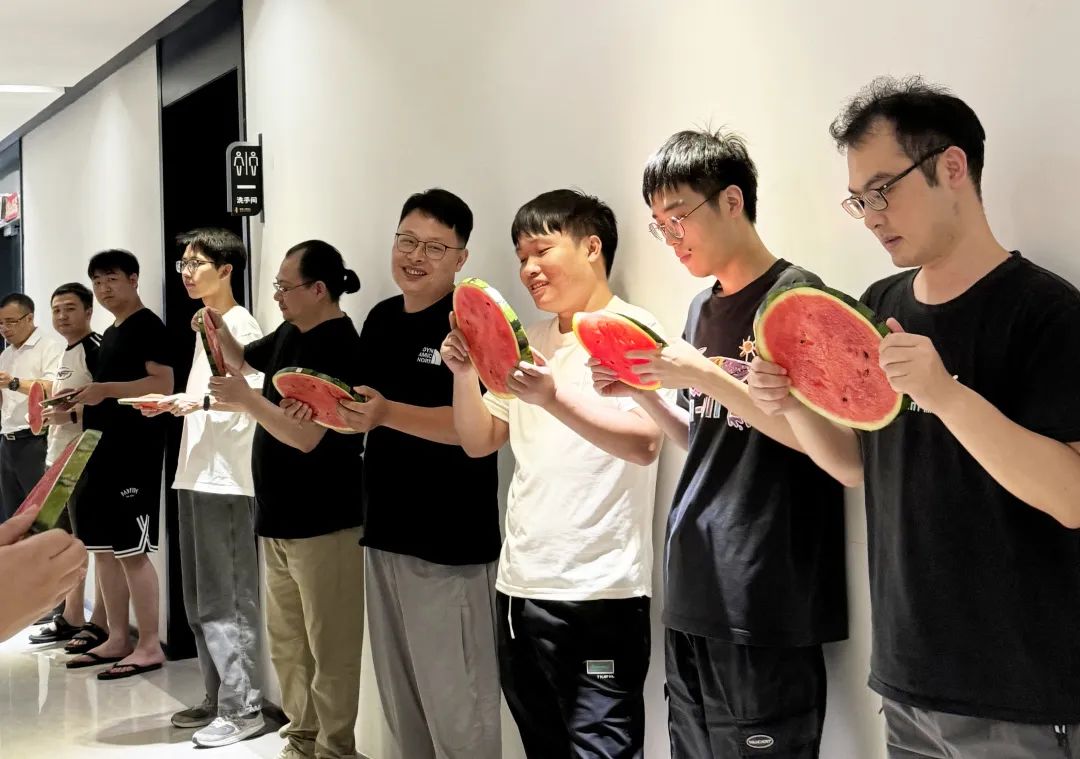 众里吃瓜千百度，，，蓦然回首，，，瓜已入腹最深处_公司动态_网站建设_APP开发_bti体育科技-专注高端品牌网站建设一站式定制|杭州微信小程序开发