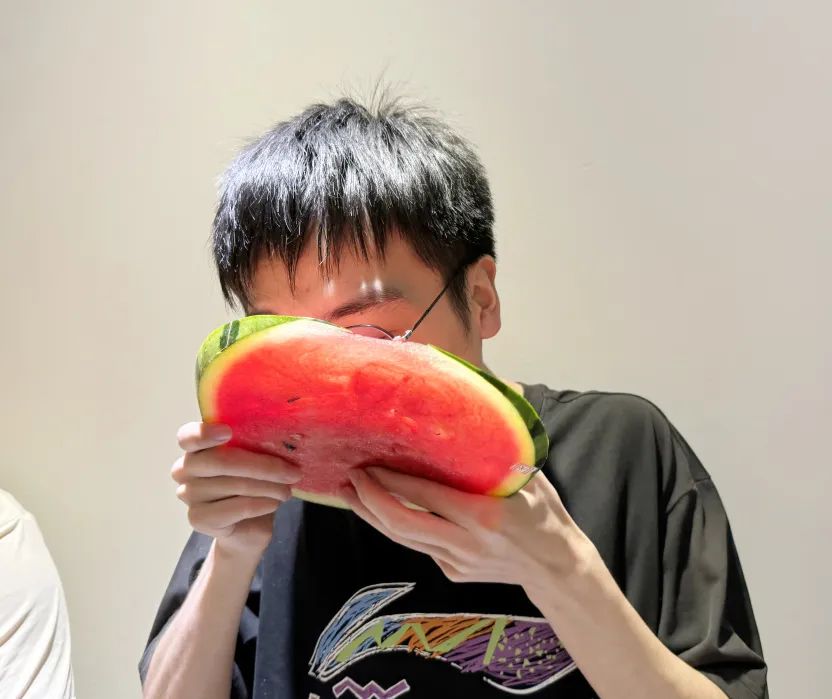 众里吃瓜千百度，，，蓦然回首，，，瓜已入腹最深处_公司动态_网站建设_APP开发_bti体育科技-专注高端品牌网站建设一站式定制|杭州微信小程序开发