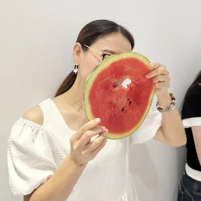 众里吃瓜千百度，，，蓦然回首，，，瓜已入腹最深处_公司动态_网站建设_APP开发_bti体育科技-专注高端品牌网站建设一站式定制|杭州微信小程序开发